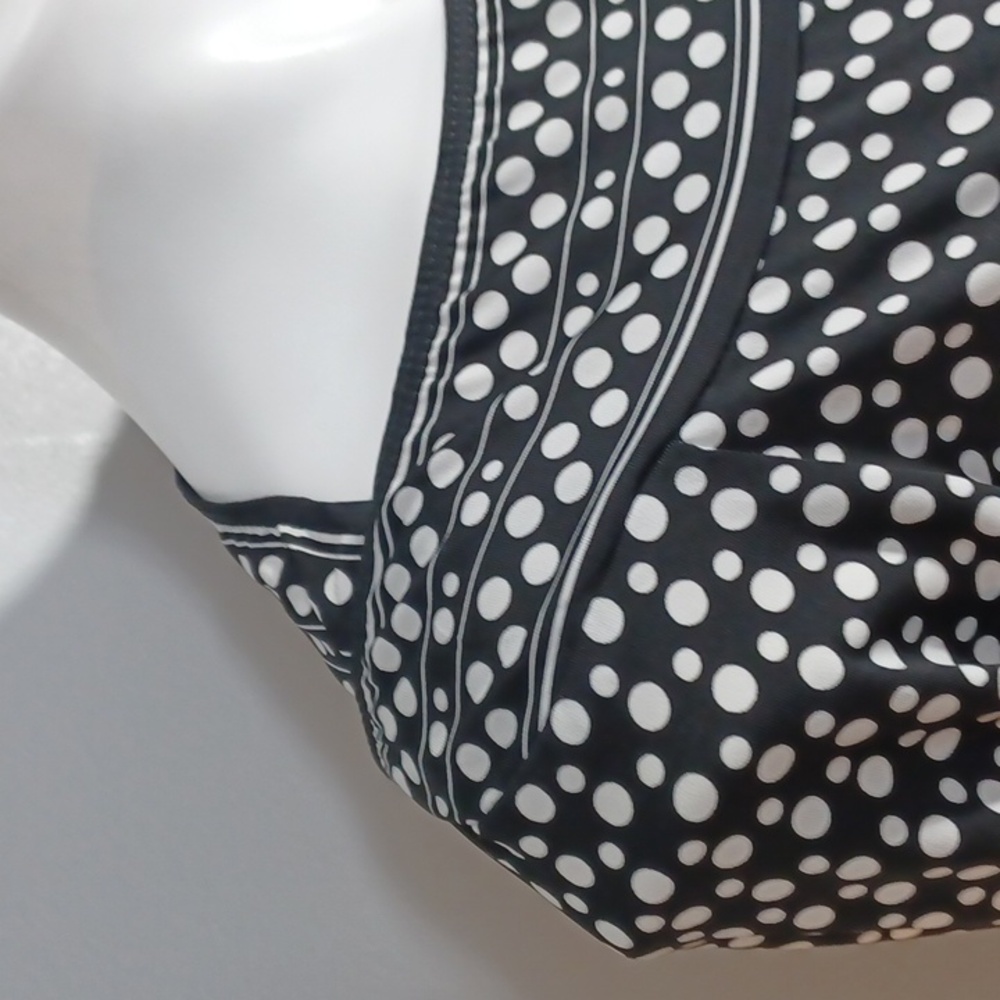 NWT Medium black & white dress, light weight. Special Occasion. Classy. Dressy. - Picture 4 of 16